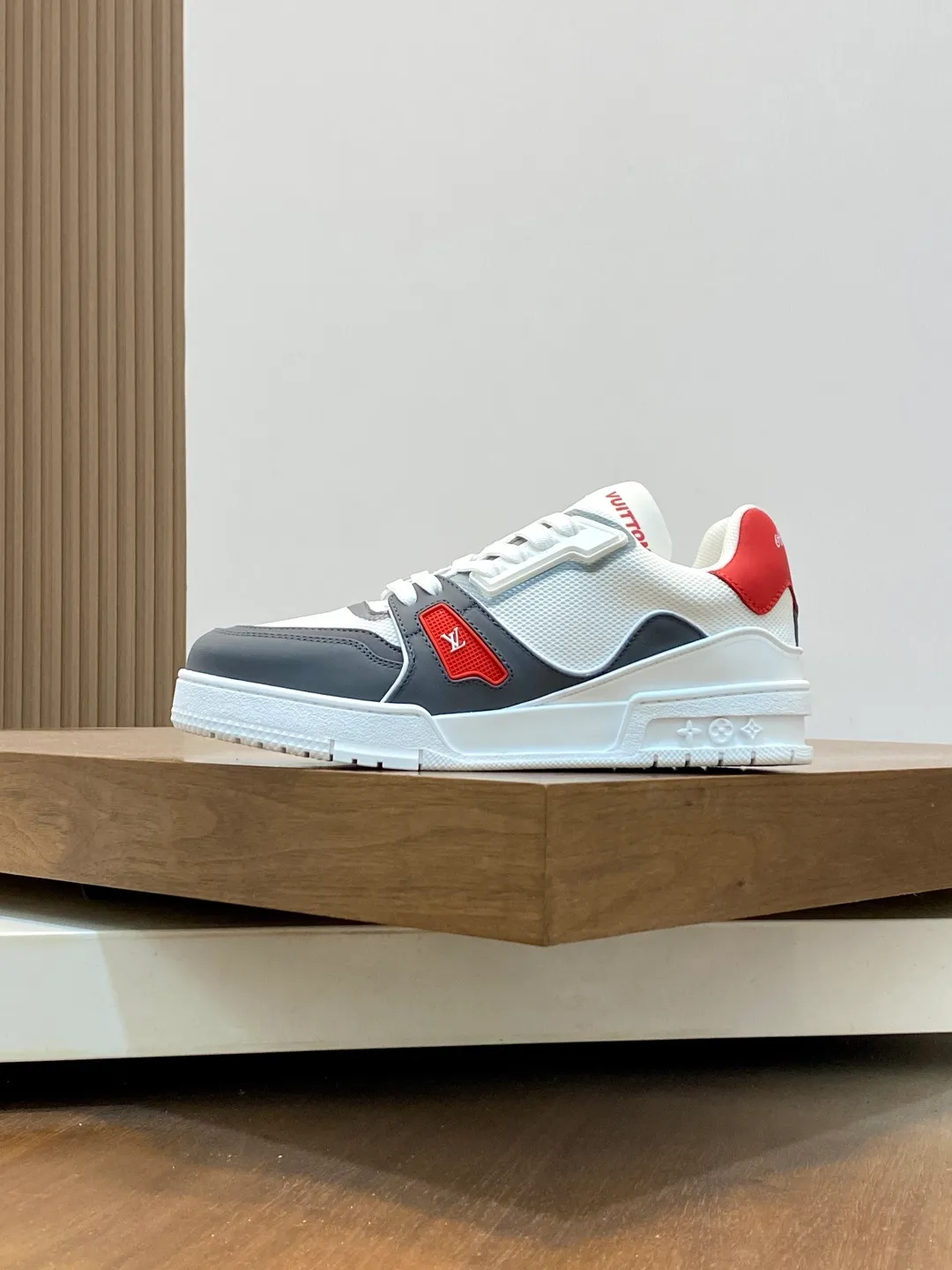 Men's shoes 💰900 Loui* Vuitto* - Louis ** donkey house New color matching men's trainer sneakers, this LV Trainer sneaker is made of calfskin and breathable mesh, showing pure colors, the #54 logo on the back traces the brand's birth in 1854, the designer's handwritten brand logo embellishes one side, designed by Virgil Abloh himself, a very commemorative sneaker, the new lv Louis Vuitton loui* vuitto* trainer sneaker low casual sports culture versatile basketball sneakers Size: 39-44 (customized at 38.45)